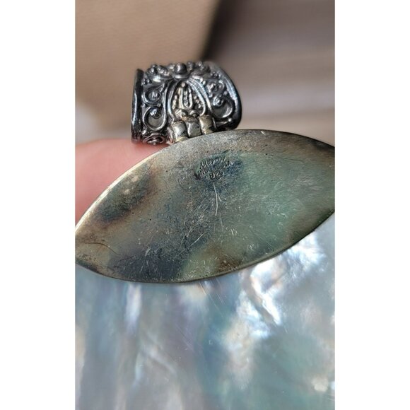 Meran Sterlng Silver, Mother of Pearl & Onyx Large Round Ornate Pendant 161 - Picture 8 of 9